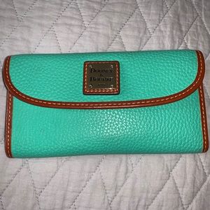 Dooney&Bourke pebble grain clutch